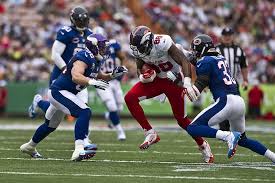 broncos-player-running-through-bears-player